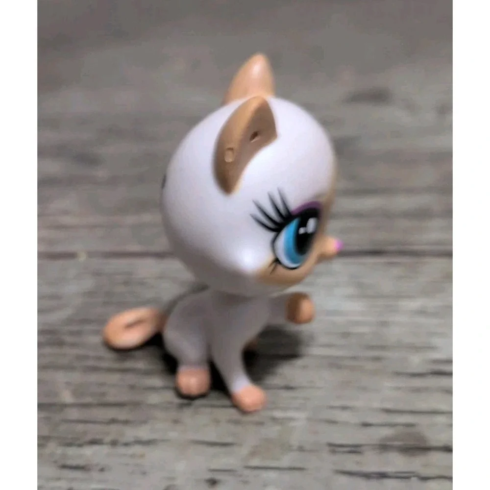 Littlest Pet Shop Scarlet Mewly #4106 (White and Tan Body, Blue Eyes) Cat Lps